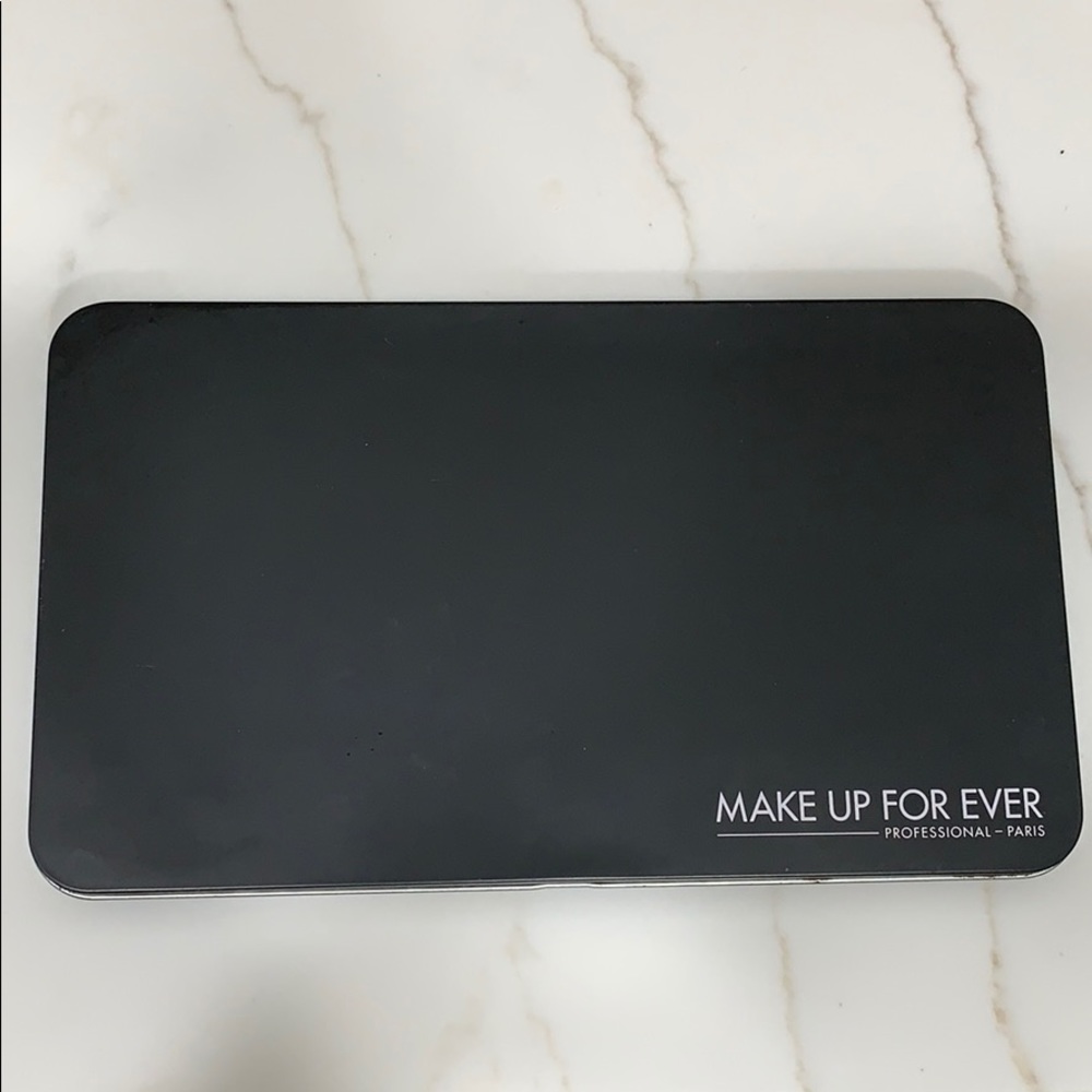 Makeup Forever- Magnetic Metal Palette
